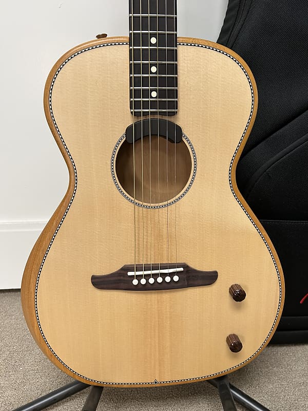 Fender Highway Series Parlor Acoustic Electric Guitar Spruce Top - Natural