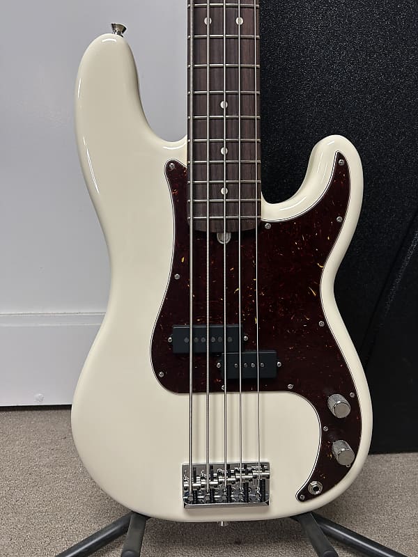 Fender American Professional II Precision Bass V with Rosewood Fretboard - Olympic White