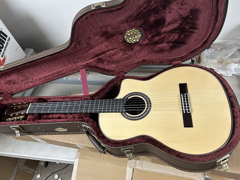 Cordoba Luthier Series GK Pro Negra Nylon String Acoustic Classical Guitar w/Electronics - Natural