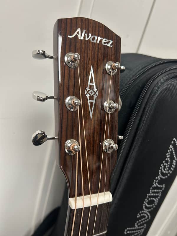 Alvarez Masterworks MD70 Herringbone Dreadnought Acoustic Guitar - Natural