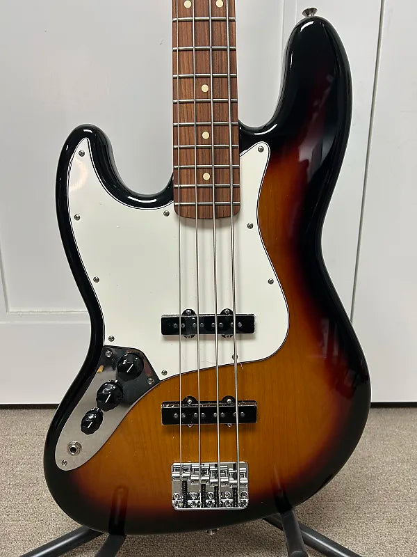 Fender Player Jazz Bass Left-Handed with Pau Ferro Fretboard - 3-Color Sunburst
