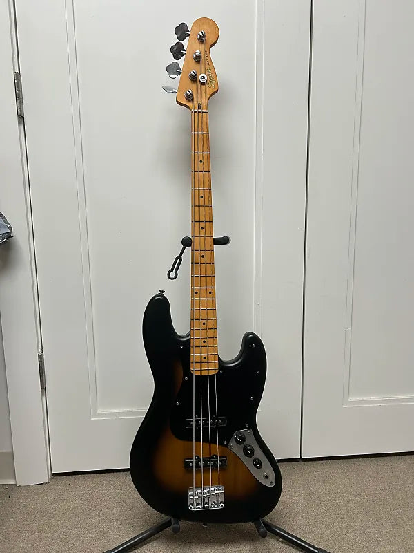 Squier 40th Anniversary Vintage Edition Jazz Bass - Satin Wide 2-Color Sunburst