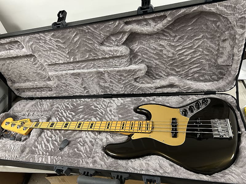 Fender American Ultra Jazz Bass with Maple Fretboard - Texas Tea