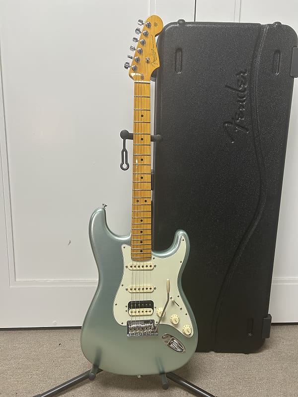 Fender American Professional II Stratocaster HSS with Maple Fretboard - Mystic Surf Green