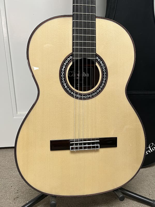 Cordoba C10 Crossover Spruce Top Nylon-String Classical Acoustic Guitar - Natural