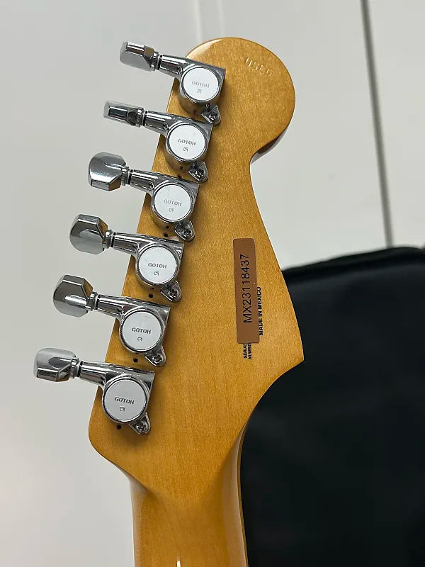 Fender Kurt Cobain Jaguar Left-Handed -3-Color Sunburst