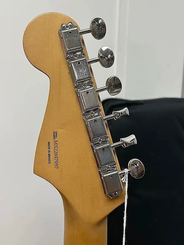 Fender Vintera '60s Stratocaster Modified with Pau Ferro Fretboard - Olympic White