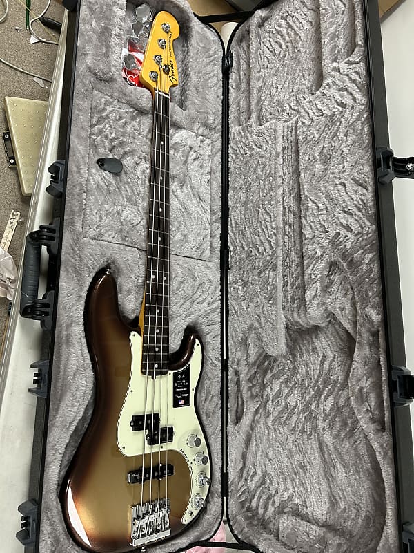 Fender American Ultra Precision Bass with Rosewood Fretboard - Mocha Burst