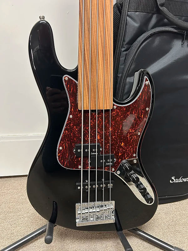 Sadowsky MetroExpress Hybrid P/J Bass 5-String FRETLESS with Pau Ferro Fretboard - Solid Black