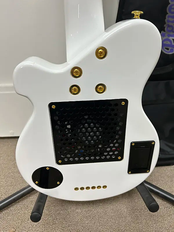 Pignose PGG-259 Mini Electric Travel Guitar - White w/Gold Hardware w/Gig Bag