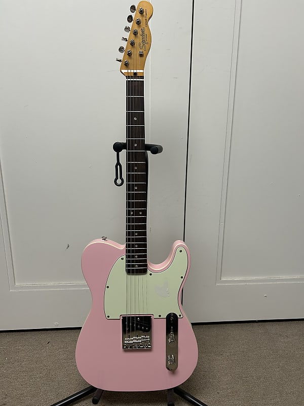 Fender Squier Limited Edition Classic Vibe 60's Custom Esquire Electric Guitar Shell Pink