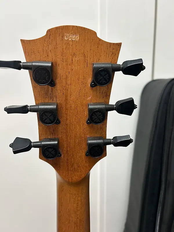 Lag Tramontane Hyvibe THV20DCE Acoustic Guitar w/Electronics - Natural