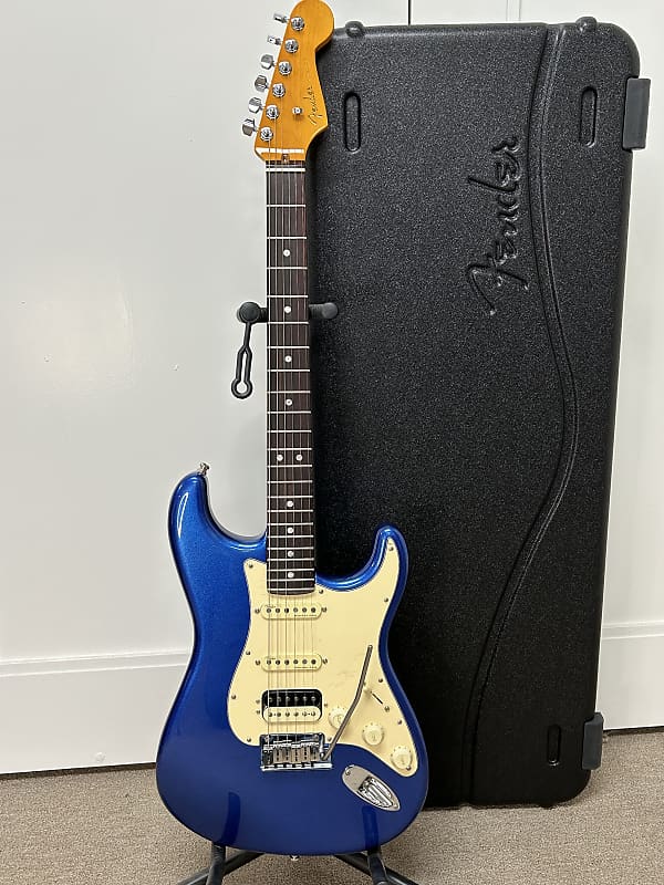 Fender American Ultra Stratocaster HSS with Rosewood Fretboard - Cobra Blue