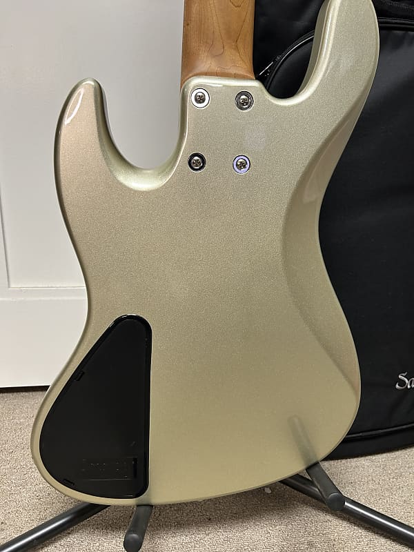 Sadowsky MetroExpress 21 Fret Vintage M/J Bass 5 String Maple Fretboard - Champagne Metallic