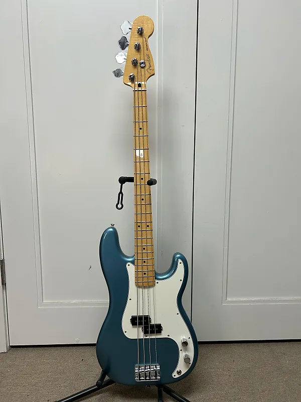 Fender Player Precision Bass with Maple Fretboard - Tidepool
