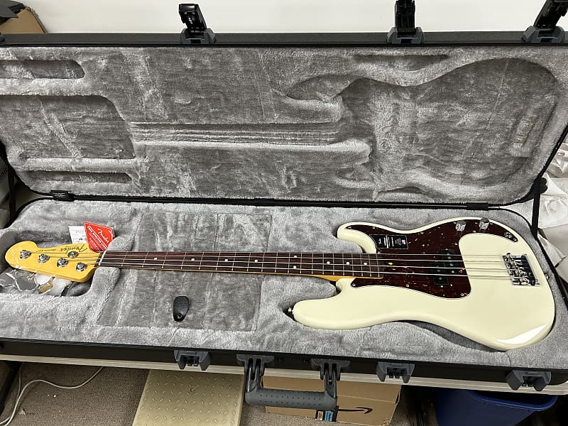 Fender American Professional II Precision Bass with Rosewood Fretboard - Olympic White