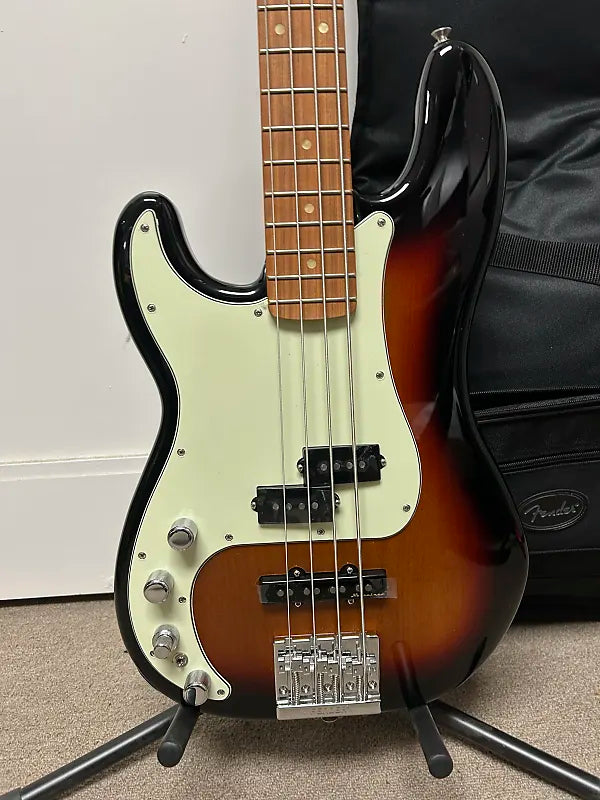 Fender Player Plus Active Precision Bass Left-Handed - 3-Color Sunburst