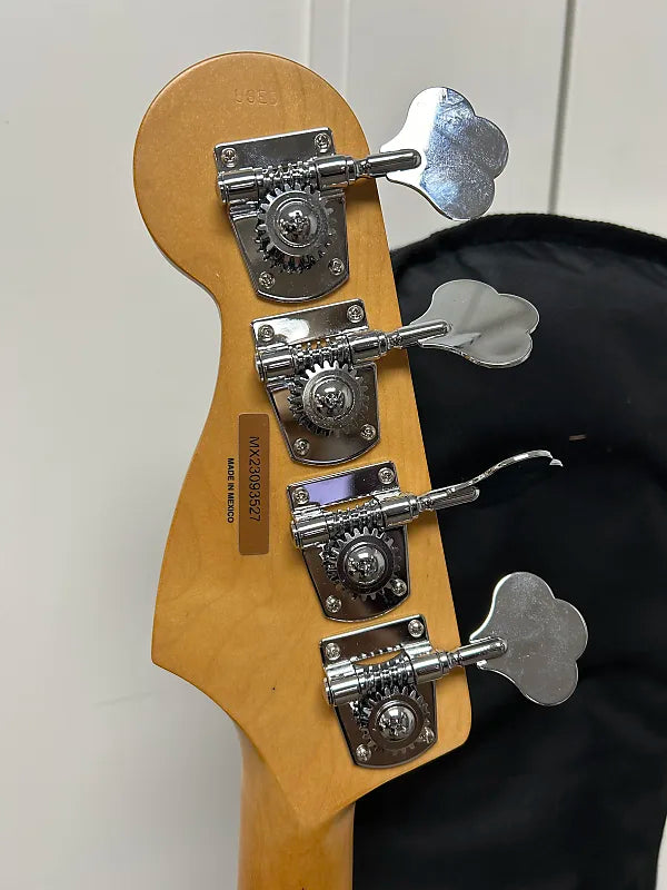 Fender Player Plus Active Jazz Bass with Maple Fretboard - Sienna Sunburst