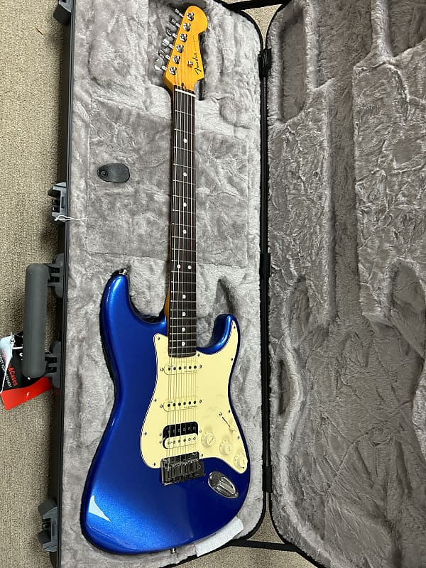 Fender American Ultra Stratocaster HSS with Rosewood Fretboard - Cobra Blue