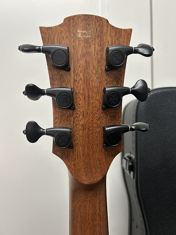 Lag Tramontane Hyvibe THV30DCE Acoustic Guitar w/Electronics- Natural