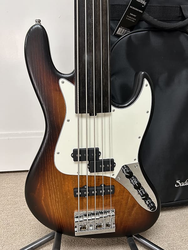 Sadowsky MetroLine 21-Fret Vintage Fretless P/J 5-String Bass Swamp Ash Body - Almond Sunburst Transparent Satin