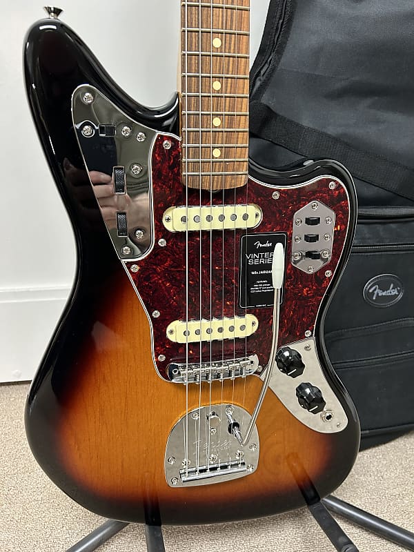 Fender Vintera '60s Jaguar with Pau Ferro Fretboard - 3-Color Sunburst