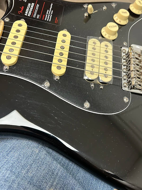 Fender American Performer Stratocaster HSS with Maple Fretboard - Black