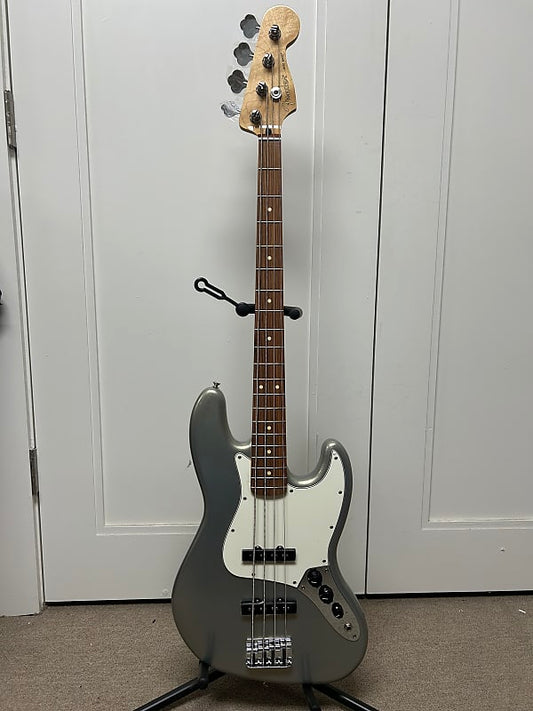 Fender Player Jazz Bass with Pau Ferro Fretboard - Silver