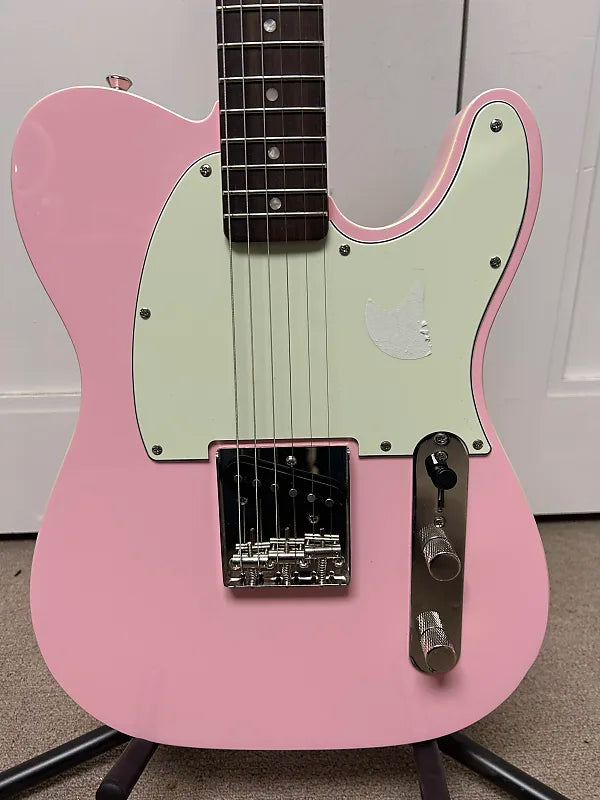 Fender Squier Limited Edition Classic Vibe 60's Custom Esquire Electric Guitar Shell Pink